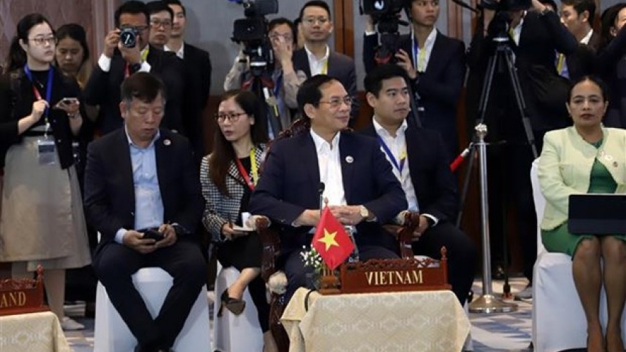 Vietnam suggests ASEAN enhance connectivity